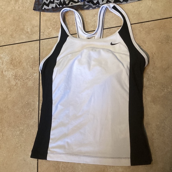 2 Nike sport top size medium - Picture 3 of 10